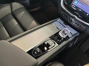 Volvo  Ultra, T8 AWD Plug-in hybrid, Electric/Petrol, Dark