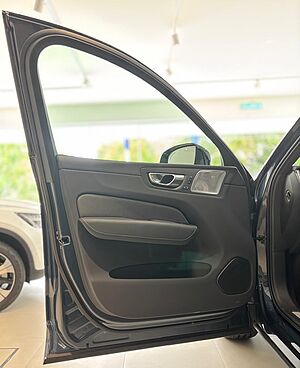 Volvo XC60 Ultra, T8 AWD Plug-in hybrid, Electric/Petrol, Dark