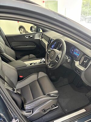 Volvo XC60 Ultra, T8 AWD Plug-in hybrid, Electric/Petrol, Dark