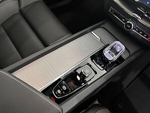 Volvo XC60 Ultra, T8 AWD Plug-in hybrid, Electric/Petrol, Dark