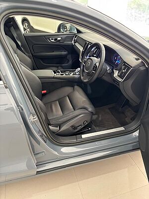 Volvo  V60 Recharge Ultimate, T8 , Electric/Petrol, Bright