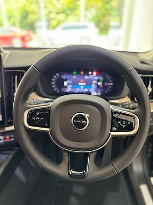 Volvo  XC60 Ultra, T8 AWD Plug-in hybrid, Electric/Petrol, Dark