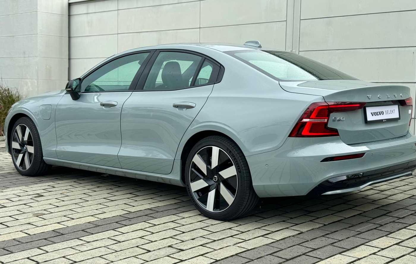 Volvo  S60 Recharge Plus, T8 AWD Plug-in hybrid, Electric/Petrol, Dark