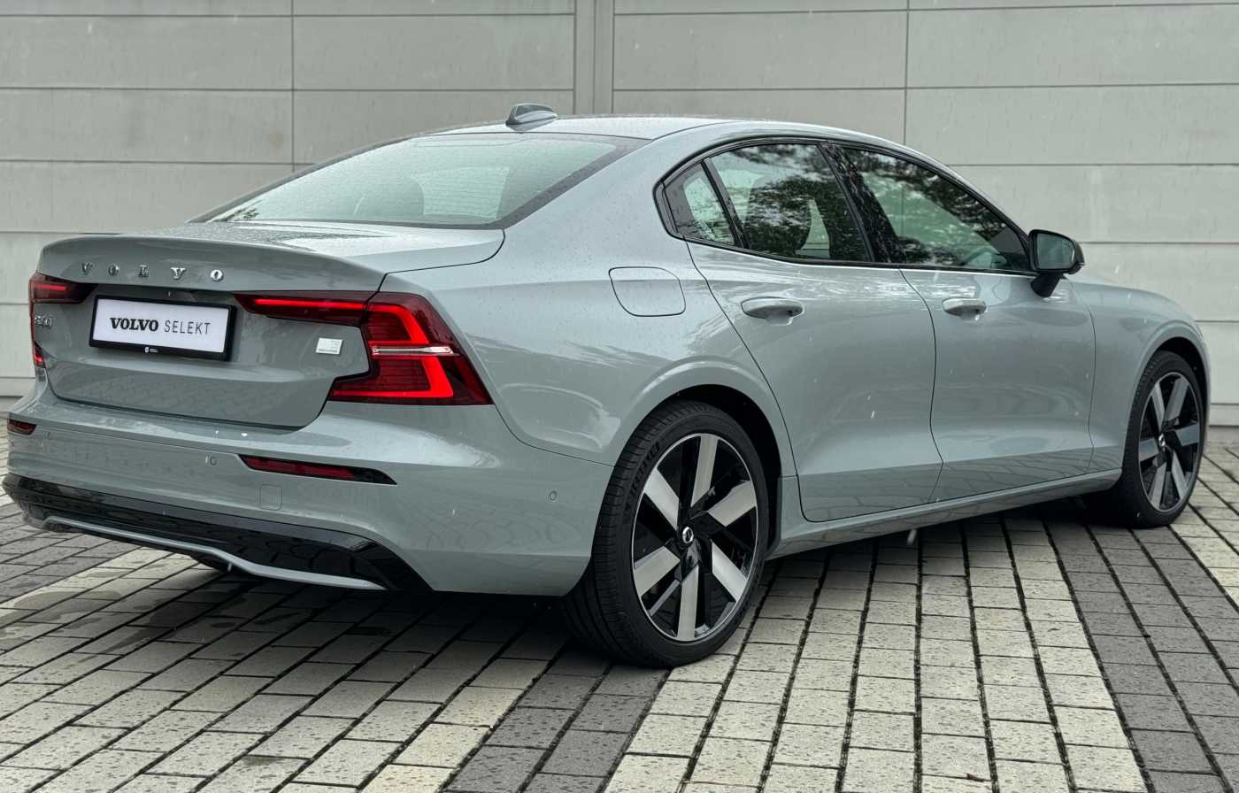 Volvo  S60 Recharge Plus, T8 AWD Plug-in hybrid, Electric/Petrol, Dark