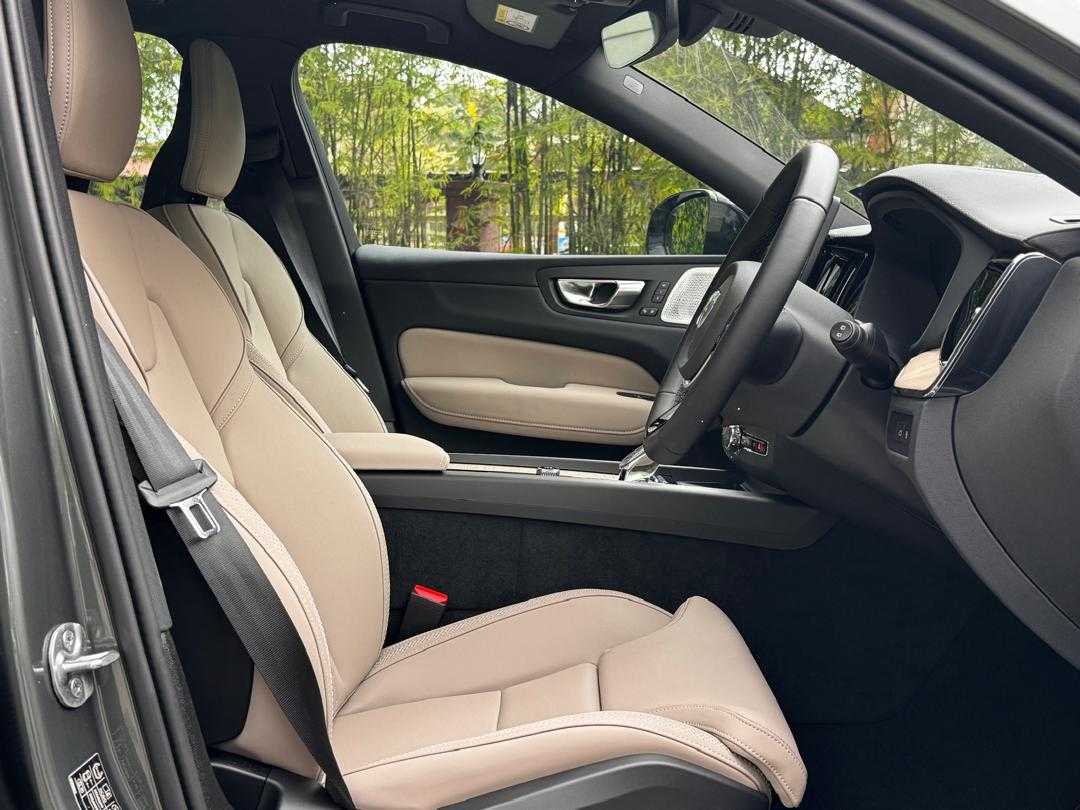 Volvo  XC60 Ultra, T8 AWD Plug-in hybrid, Electric/Petrol, Dark