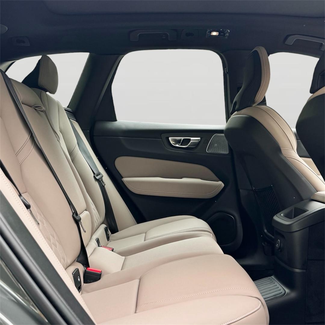 Volvo XC60 Ultra, T8 AWD Plug-in hybrid, Electric/Petrol, Dark