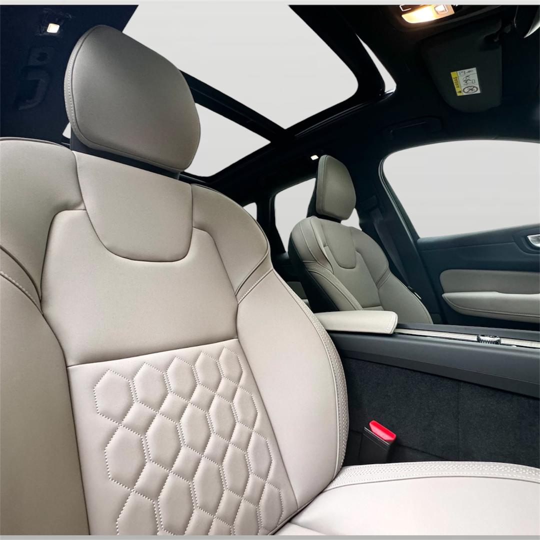 Volvo XC60 Ultra, T8 AWD Plug-in hybrid, Electric/Petrol, Dark
