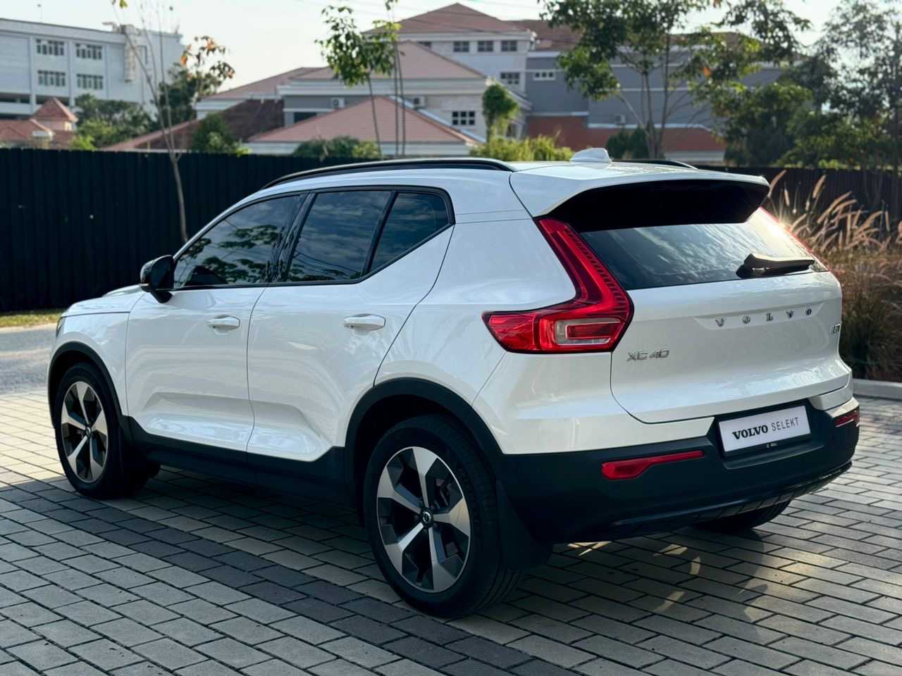 Volvo XC40 Plus, B5 AWD Mild hybrid, Petrol, Dark