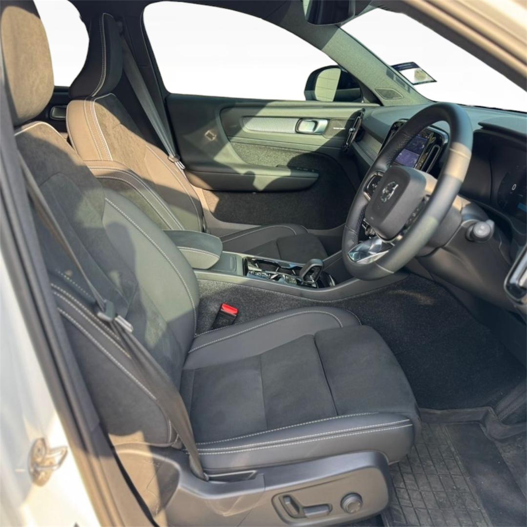 Volvo XC40 Plus, B5 AWD Mild hybrid, Petrol, Dark