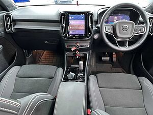 Volvo  XC40 Ultimate, B5 , Petrol, Dark