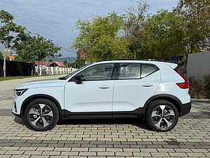 Volvo  XC40 Plus, B5 AWD Mild hybrid, Petrol, Dark