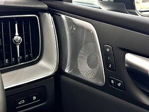 Volvo XC60 Ultra, T8 AWD Plug-in hybrid, Electric/Petrol, Dark