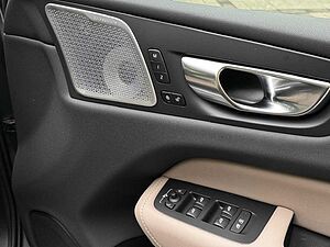 Volvo XC60 Ultra, T8 AWD Plug-in hybrid, Electric/Petrol, Dark