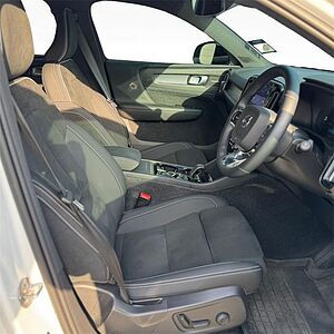 Volvo XC40 Plus, B5 AWD Mild hybrid, Petrol, Dark