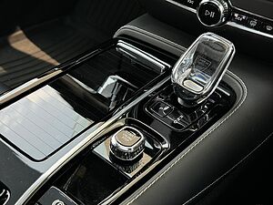 Volvo S60 Recharge Plus, T8 AWD Plug-in hybrid, Electric/Petrol, Dark