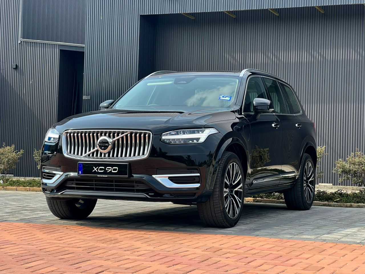 Volvo  XC90 Recharge Ultimate, T8 AWD plug-in hybrid, Electric/Petrol, Bright, 7 Seats