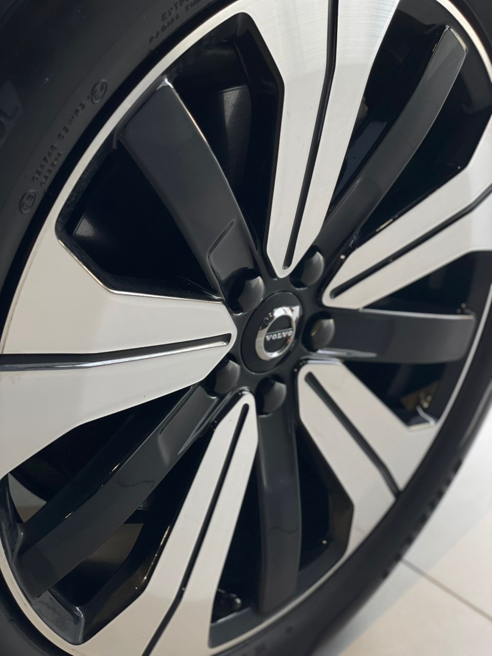 Volvo XC60 Ultra, T8 AWD Plug-in hybrid, Electric/Petrol, Dark