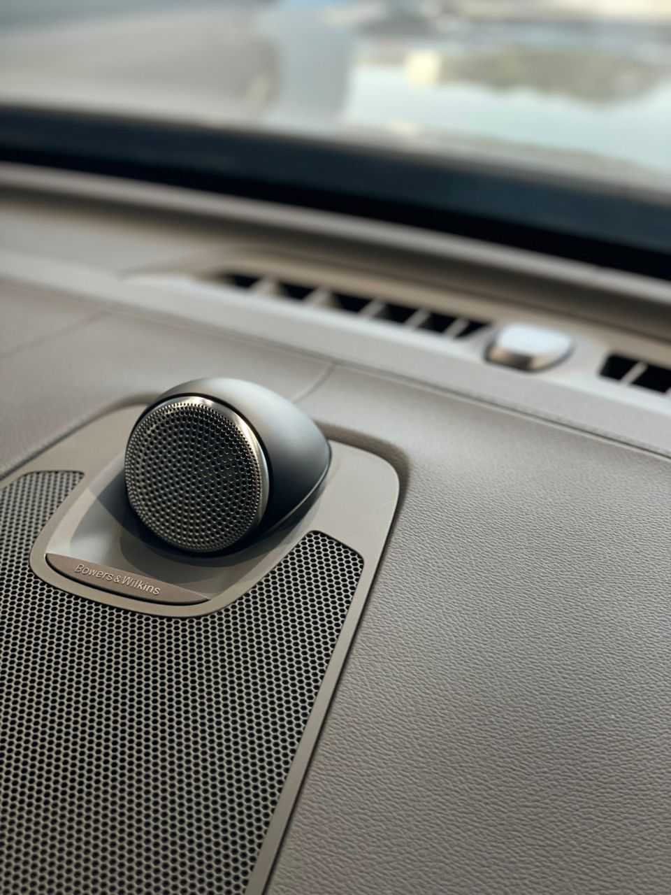 Volvo XC60 Ultra, T8 AWD Plug-in hybrid, Electric/Petrol, Dark