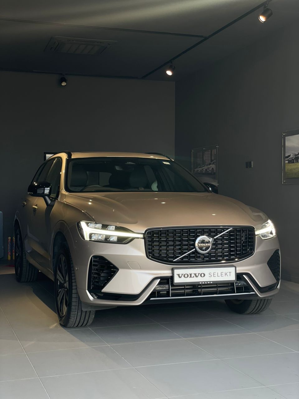 Volvo XC60 Ultra, T8 AWD Plug-in hybrid, Electric/Petrol, Dark