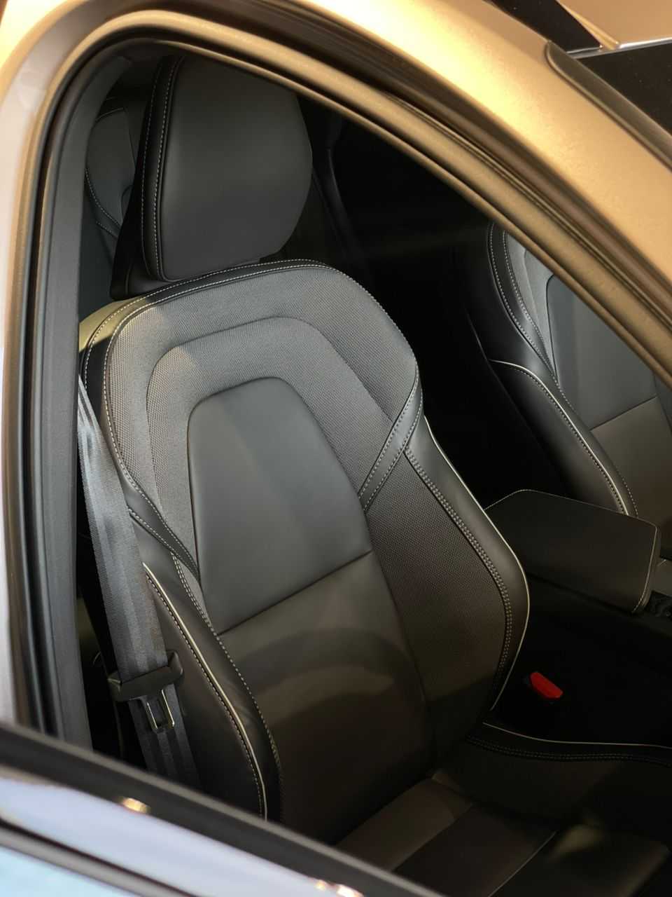 Volvo XC60 Ultra, T8 AWD Plug-in hybrid, Electric/Petrol, Dark