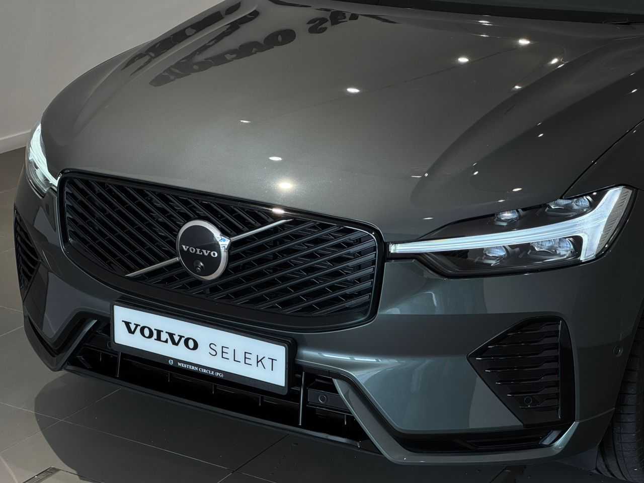 Volvo XC60 Ultra, T8 AWD Plug-in hybrid, Electric/Petrol, Dark