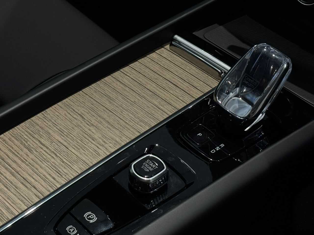 Volvo XC60 Ultra, T8 AWD Plug-in hybrid, Electric/Petrol, Dark