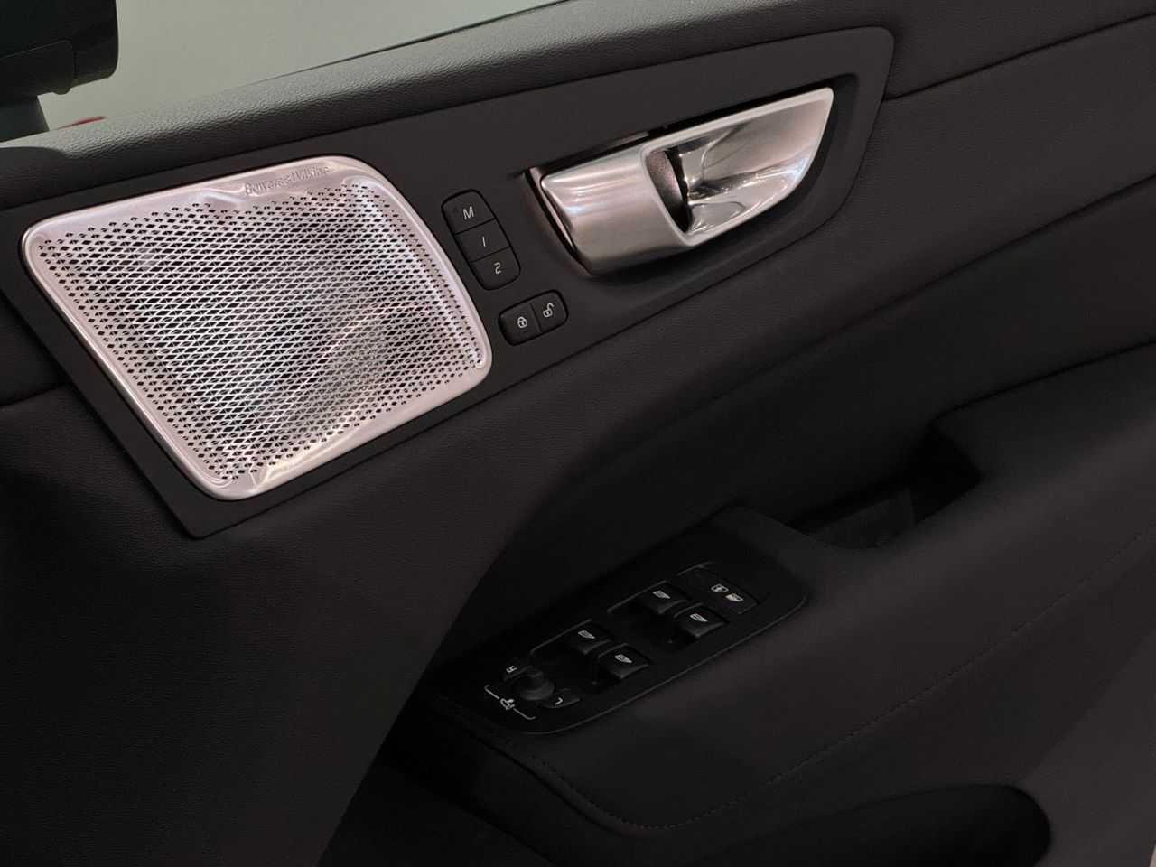 Volvo XC60 Ultra, T8 AWD Plug-in hybrid, Electric/Petrol, Dark