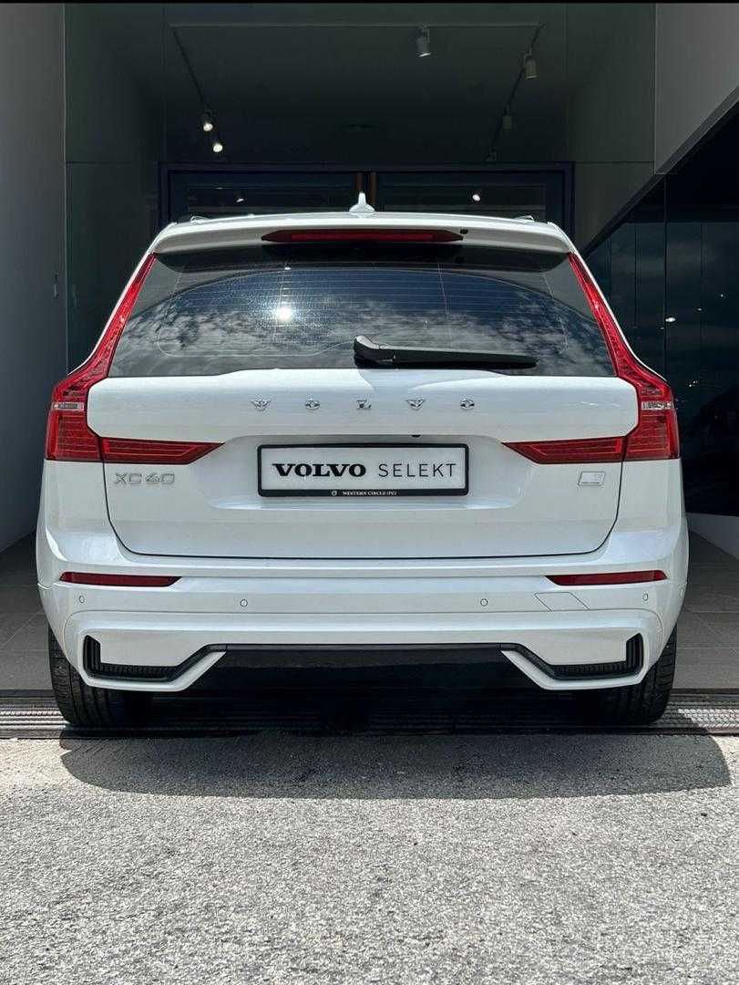 Volvo  XC60 Recharge Ultimate, T8 AWD Plug-in hybrid, Electric/Petrol, Dark