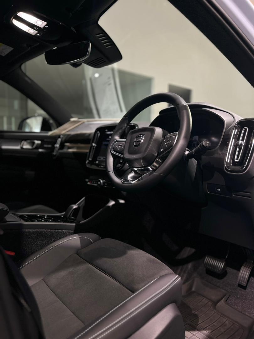 Volvo Plus, B5 AWD Mild hybrid, Petrol, Dark