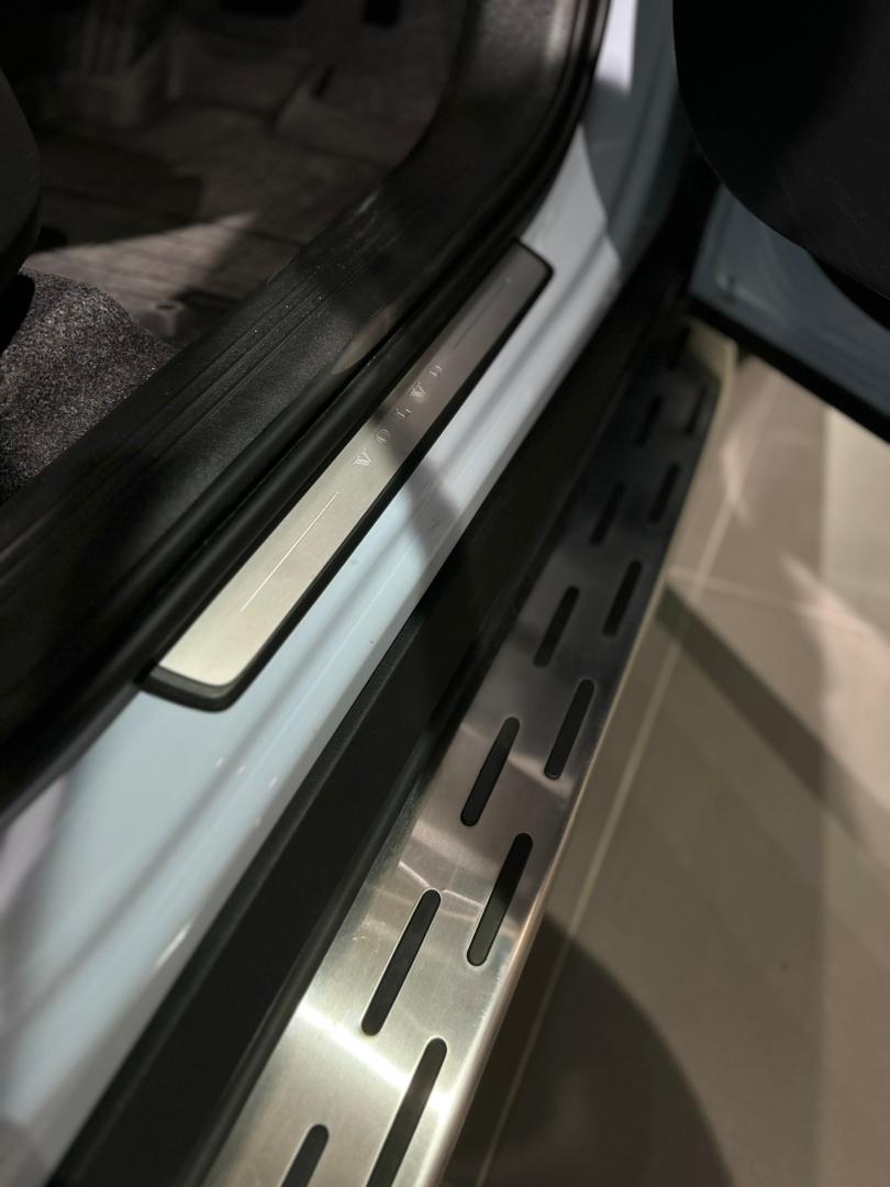 Volvo Plus, B5 AWD Mild hybrid, Petrol, Dark