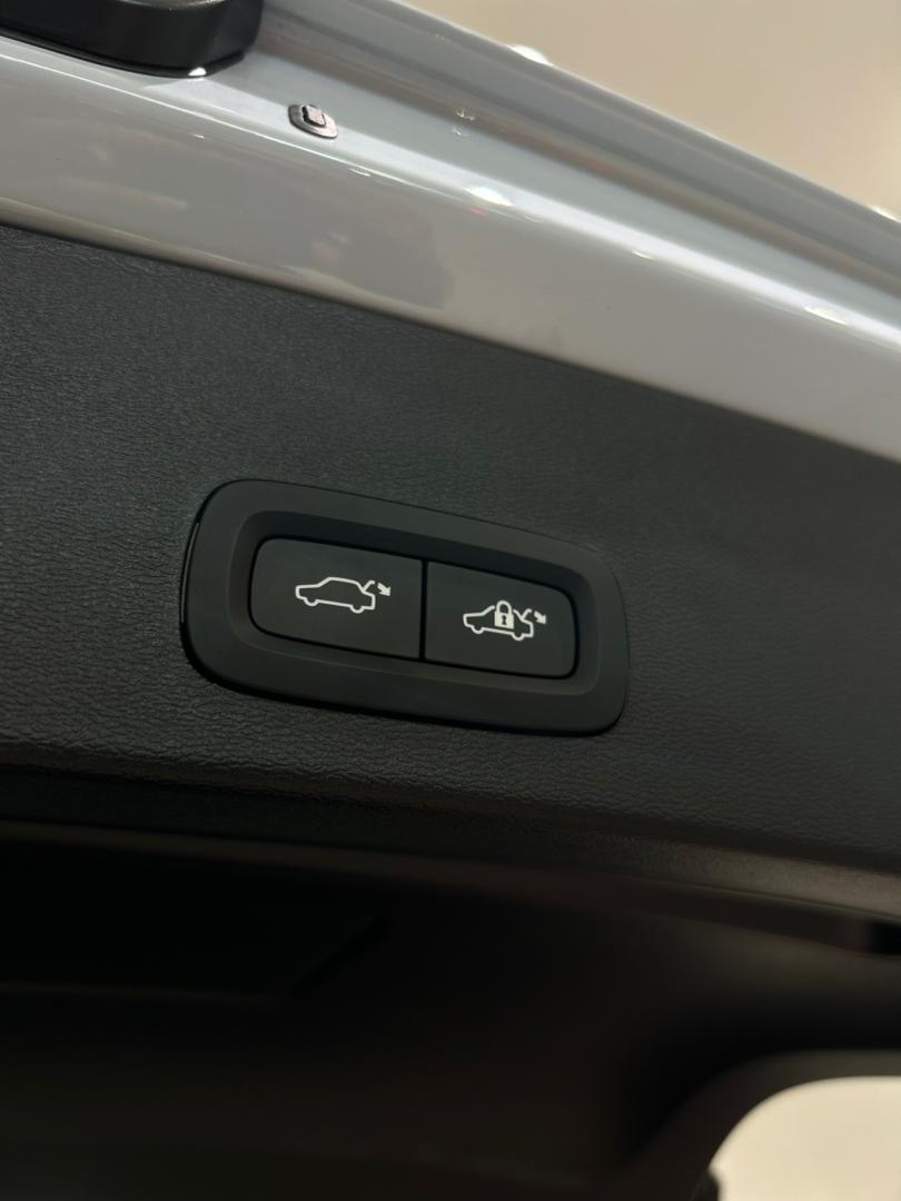 Volvo Plus, B5 AWD Mild hybrid, Petrol, Dark