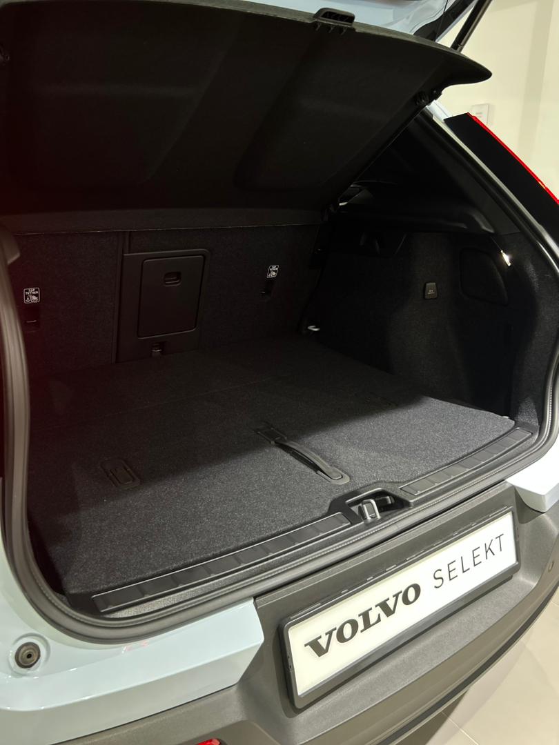 Volvo Plus, B5 AWD Mild hybrid, Petrol, Dark