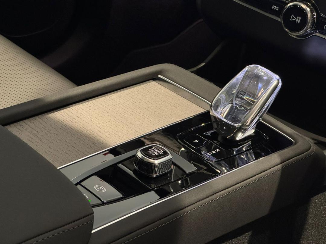 Volvo XC90 Ultra, T8 AWD Plug-in hybrid, Electric/Petrol, Bright, 7 Seats