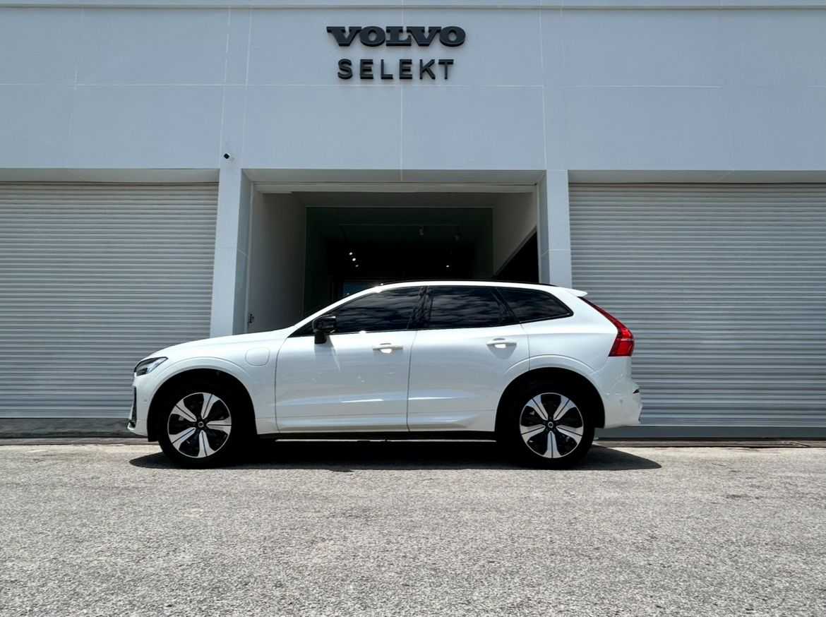 Volvo XC60 Recharge Ultimate, T8 AWD Plug-in hybrid, Electric/Petrol, Dark