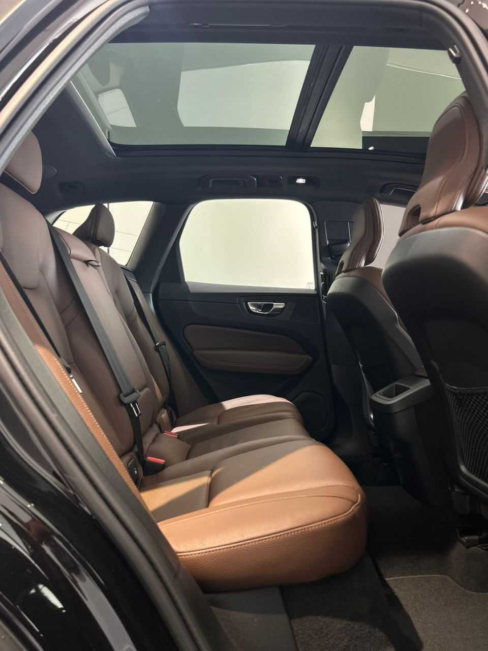 Volvo XC60 Essential, B5 AWD Mild hybrid, Petrol