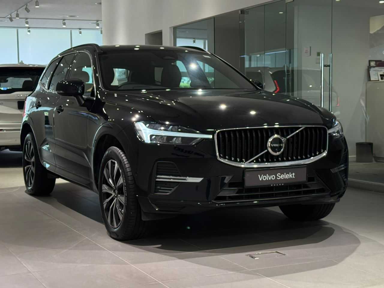 Volvo  XC60 Essential, B5 AWD Mild hybrid, Petrol