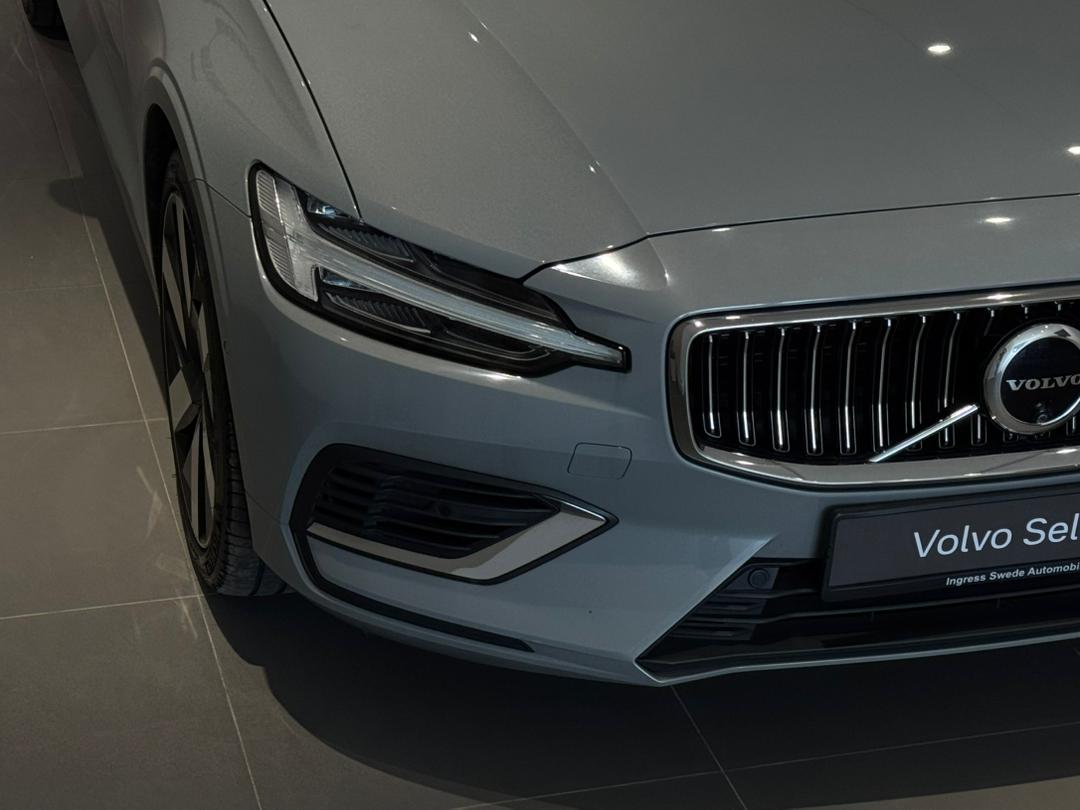 Volvo  V60 Recharge Plus, T8 AWD Plug-in hybrid, Electric/Petrol, Bright