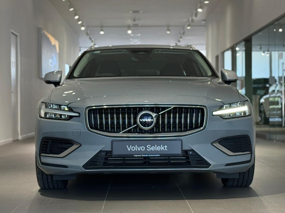 Volvo  V60 Recharge Plus, T8 AWD Plug-in hybrid, Electric/Petrol, Bright