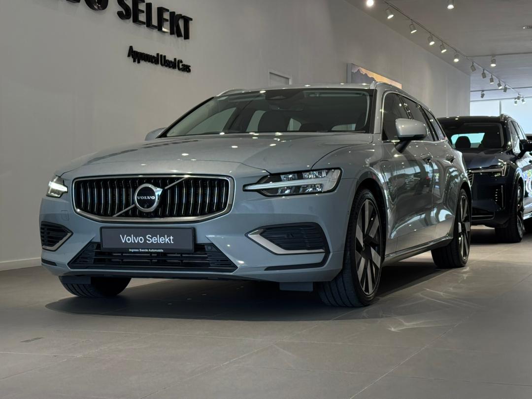 Volvo  V60 Recharge Plus, T8 AWD Plug-in hybrid, Electric/Petrol, Bright