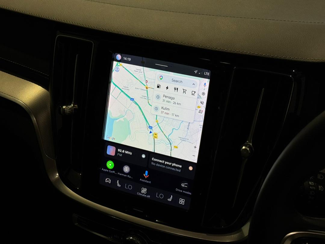 Volvo  V60 Recharge Plus, T8 AWD Plug-in hybrid, Electric/Petrol, Bright