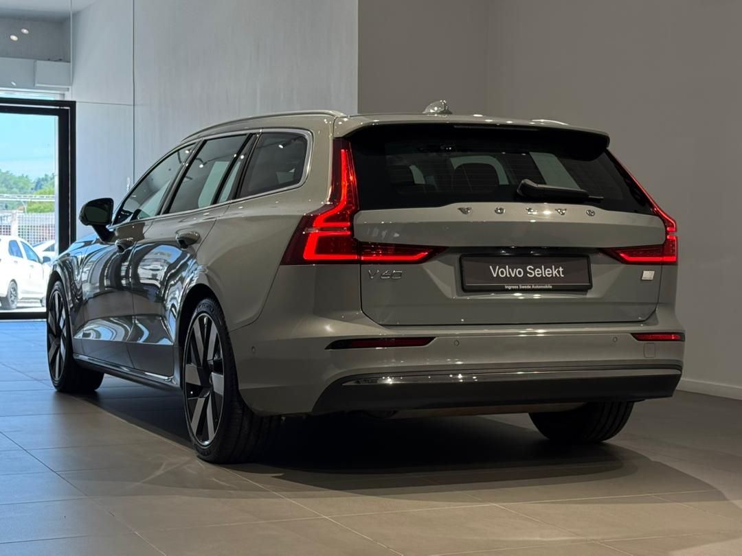 Volvo  V60 Recharge Plus, T8 AWD Plug-in hybrid, Electric/Petrol, Bright