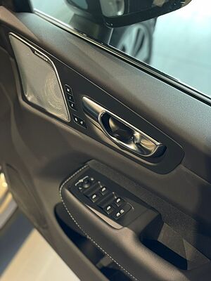 Volvo XC60 Ultra, T8 AWD Plug-in hybrid, Electric/Petrol, Dark