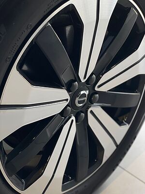 Volvo XC60 Ultra, T8 AWD Plug-in hybrid, Electric/Petrol, Dark