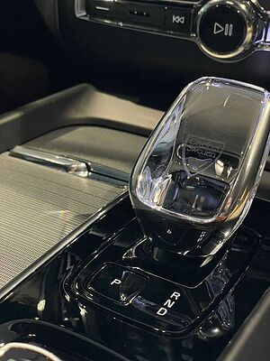 Volvo XC60 Ultra, T8 AWD Plug-in hybrid, Electric/Petrol, Dark