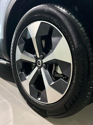 Volvo Plus, B5 AWD Mild hybrid, Petrol, Dark