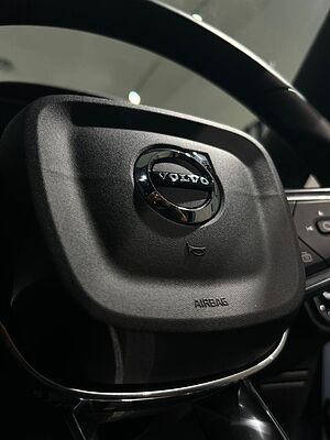 Volvo Plus, B5 AWD Mild hybrid, Petrol, Dark