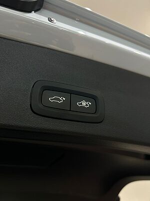 Volvo Plus, B5 AWD Mild hybrid, Petrol, Dark