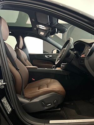 Volvo XC60 Essential, B5 AWD Mild hybrid, Petrol