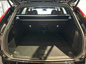 Volvo XC60 Essential, B5 AWD Mild hybrid, Petrol