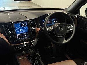 Volvo  XC60 Essential, B5 AWD Mild hybrid, Petrol